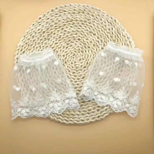 2 pcs / Off White Fake Lace Sleeve Cuffs, False Wrist Cuffs, Removable Wrist Cuffs  SC047(W)