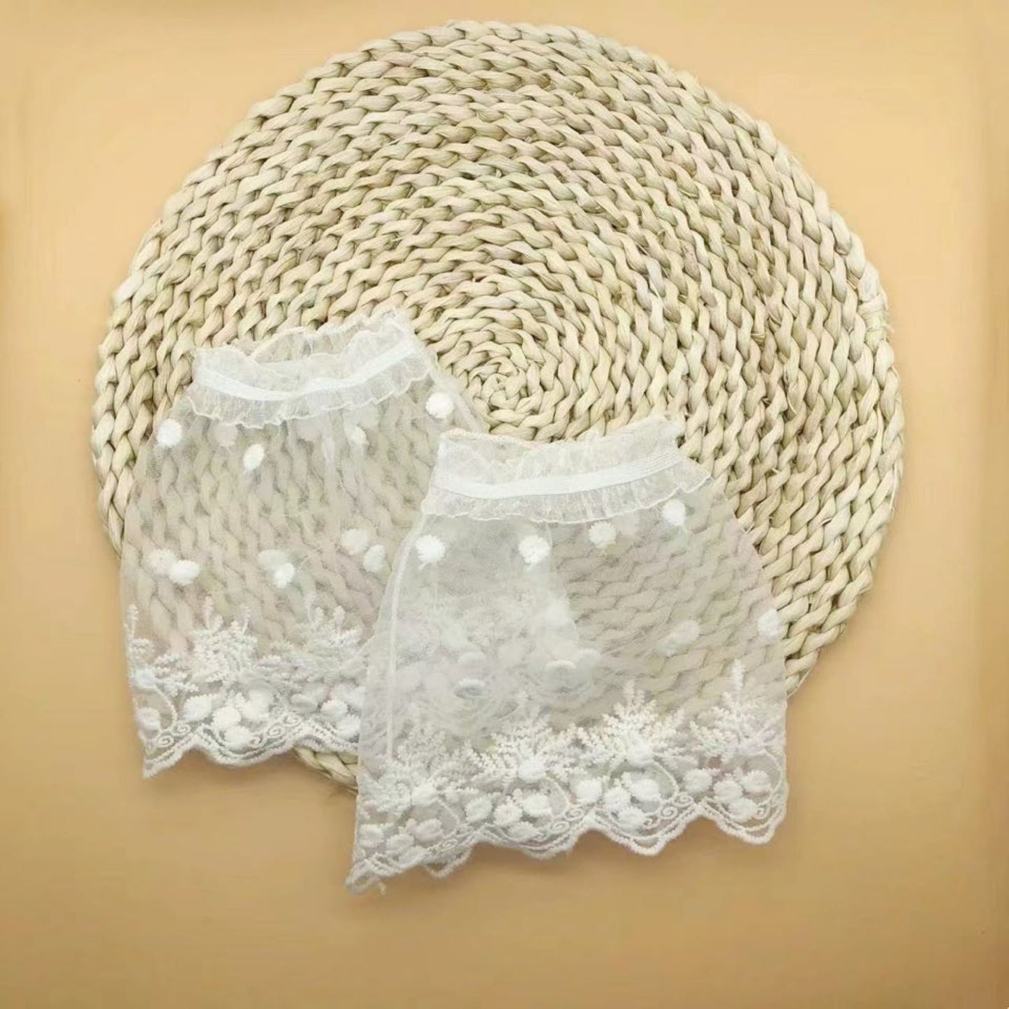 2 pcs / Off White Fake Lace Sleeve Cuffs, False Wrist Cuffs, Removable Wrist Cuffs  SC047(W)