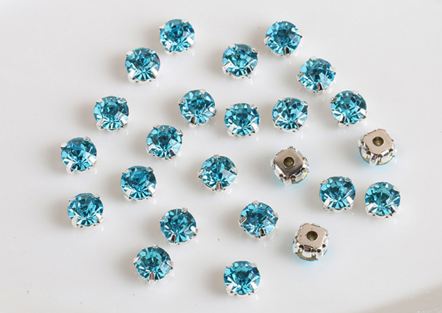 (S31S)  100 Pcs / 4mm / Sew On Silver Colour Base Rhinestones