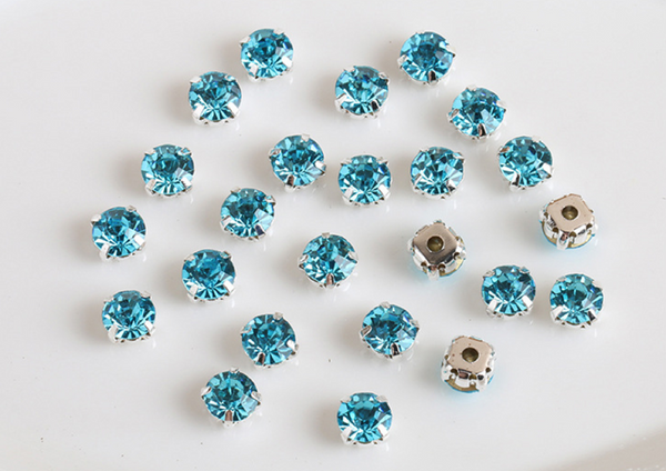 100 Pcs / 4mm / Sew On Silver Colour Base Rhinestones S31S