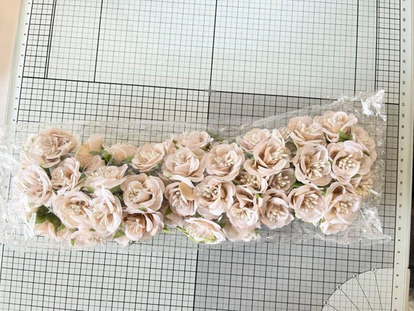 30 Pcs / 3cm / Mini Artificial Flowers   SF004