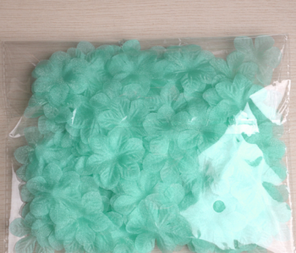 50 pcs / White / Organza, Silk / Fabric Flower Petals SF91