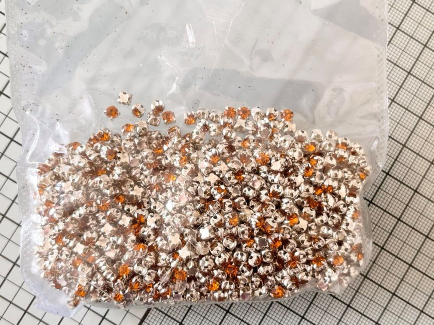 (S31S)  100 Pcs / 4mm / Sew On Silver Colour Base Rhinestones