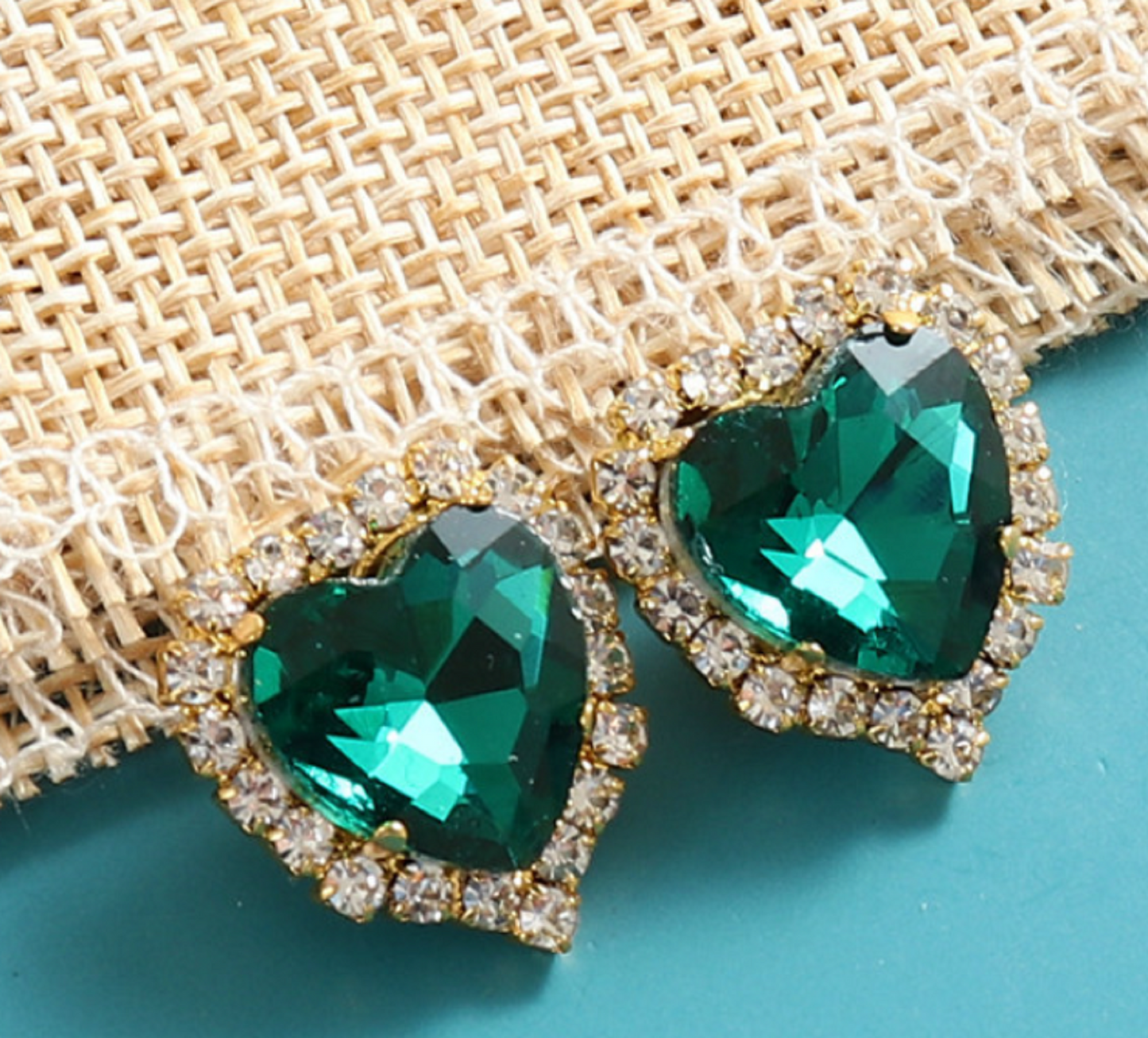 (S17G)   10 Pcs / 14mm / Gold Base Sew On Rhinestone Heart