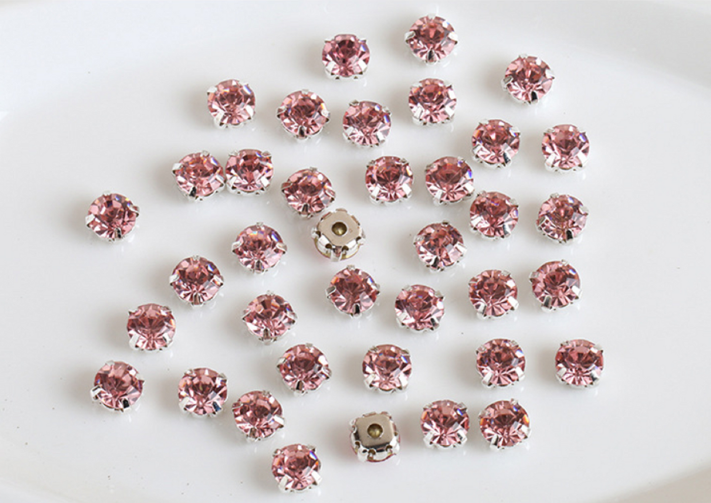 (S31S)  100 Pcs / 4mm / Sew On Silver Colour Base Rhinestones