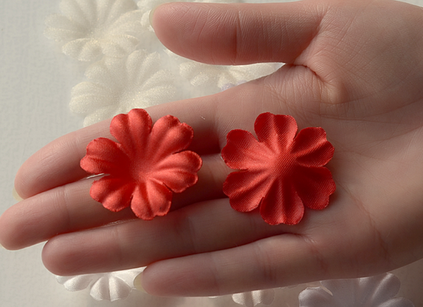 50 pcs / Organza, Silk / Fabric Flower Petals SF93