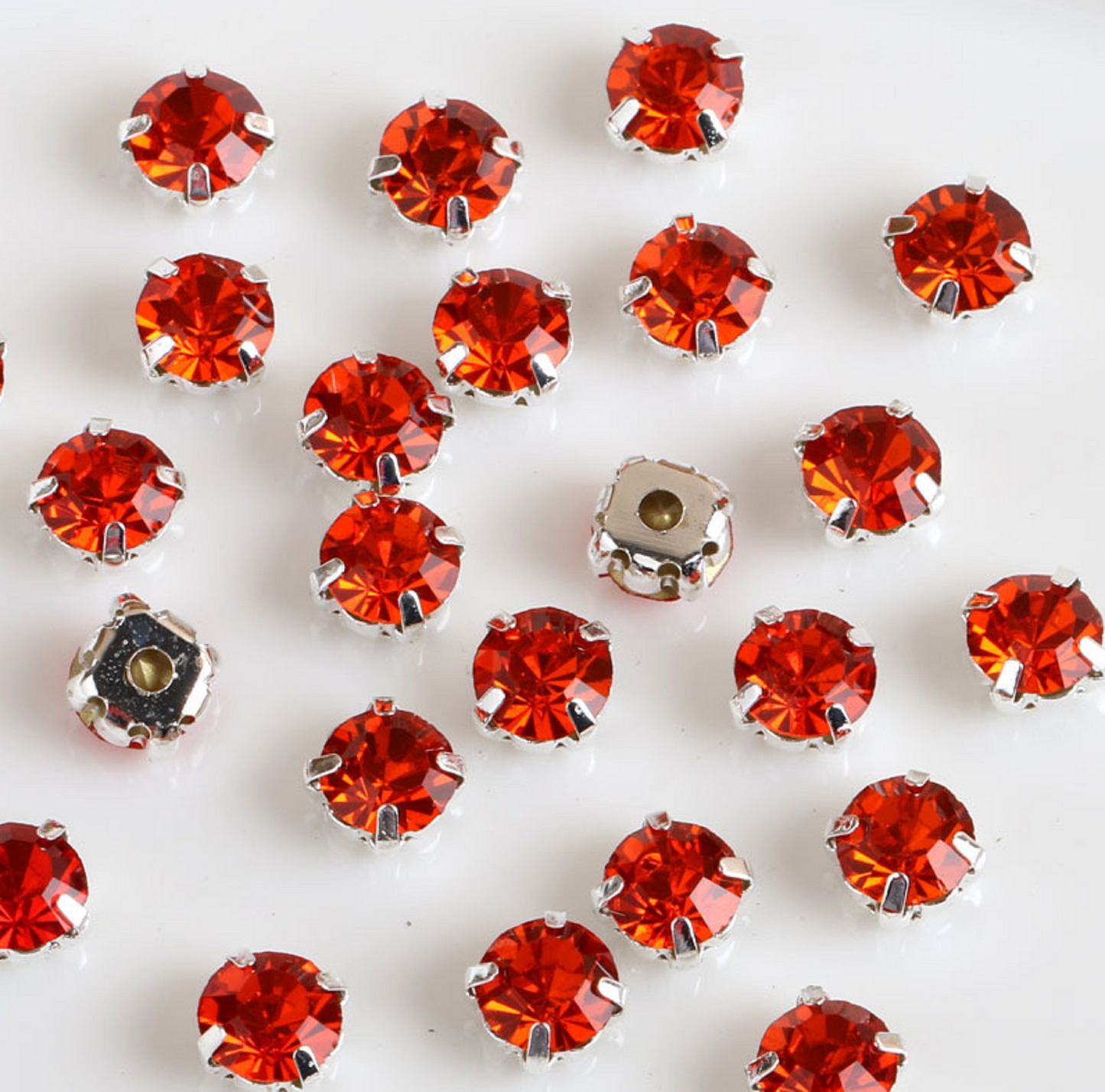 (S31S)  100 Pcs / 4mm / Sew On Silver Colour Base Rhinestones