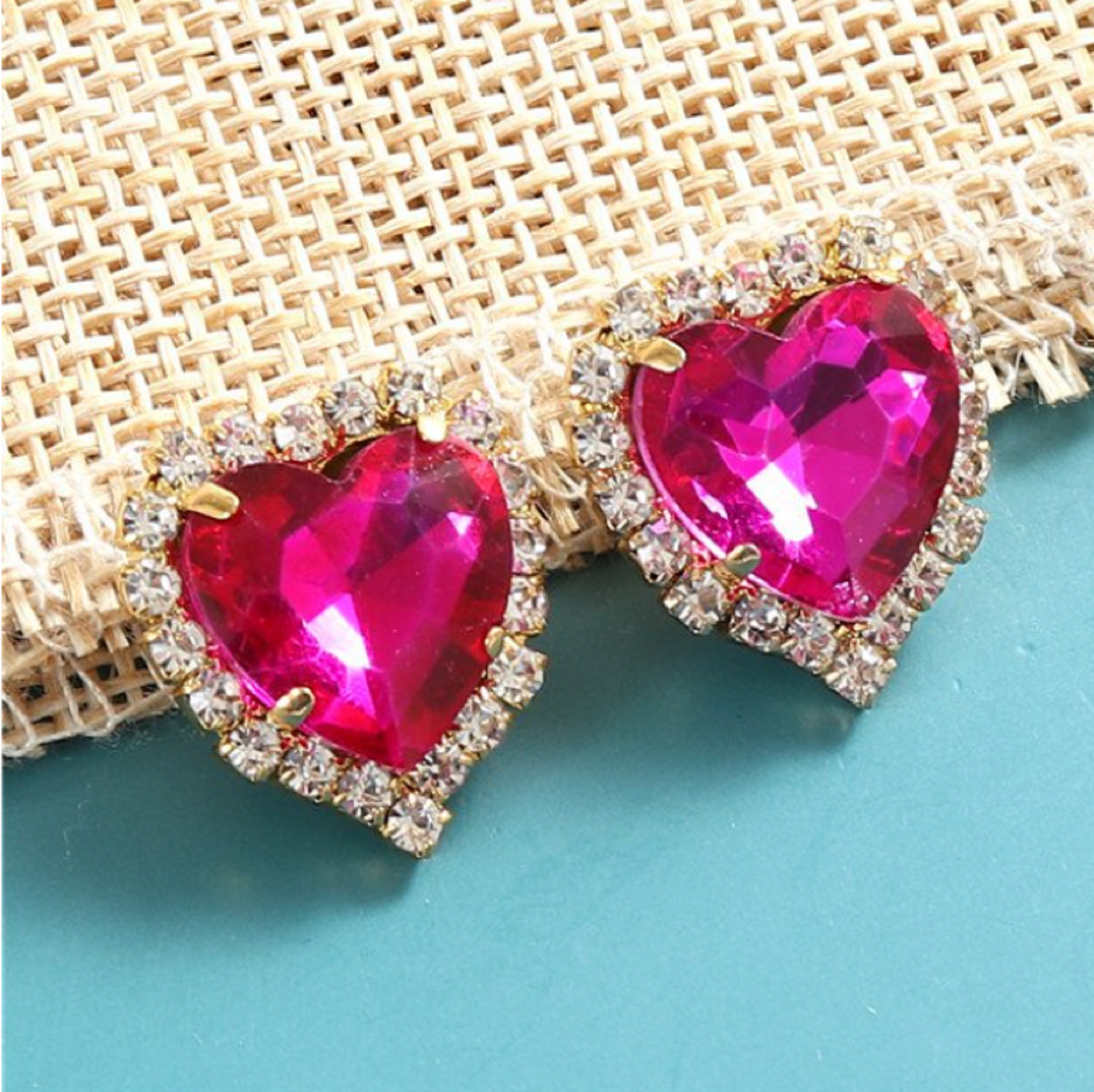 (S17G)   10 Pcs / 14mm / Gold Base Sew On Rhinestone Heart
