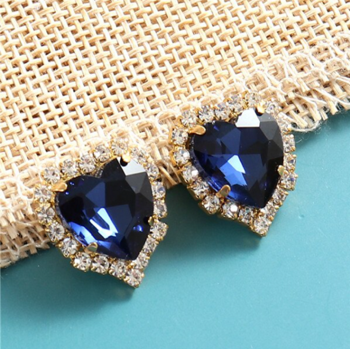 (S17G)   10 Pcs / 14mm / Gold Base Sew On Rhinestone Heart