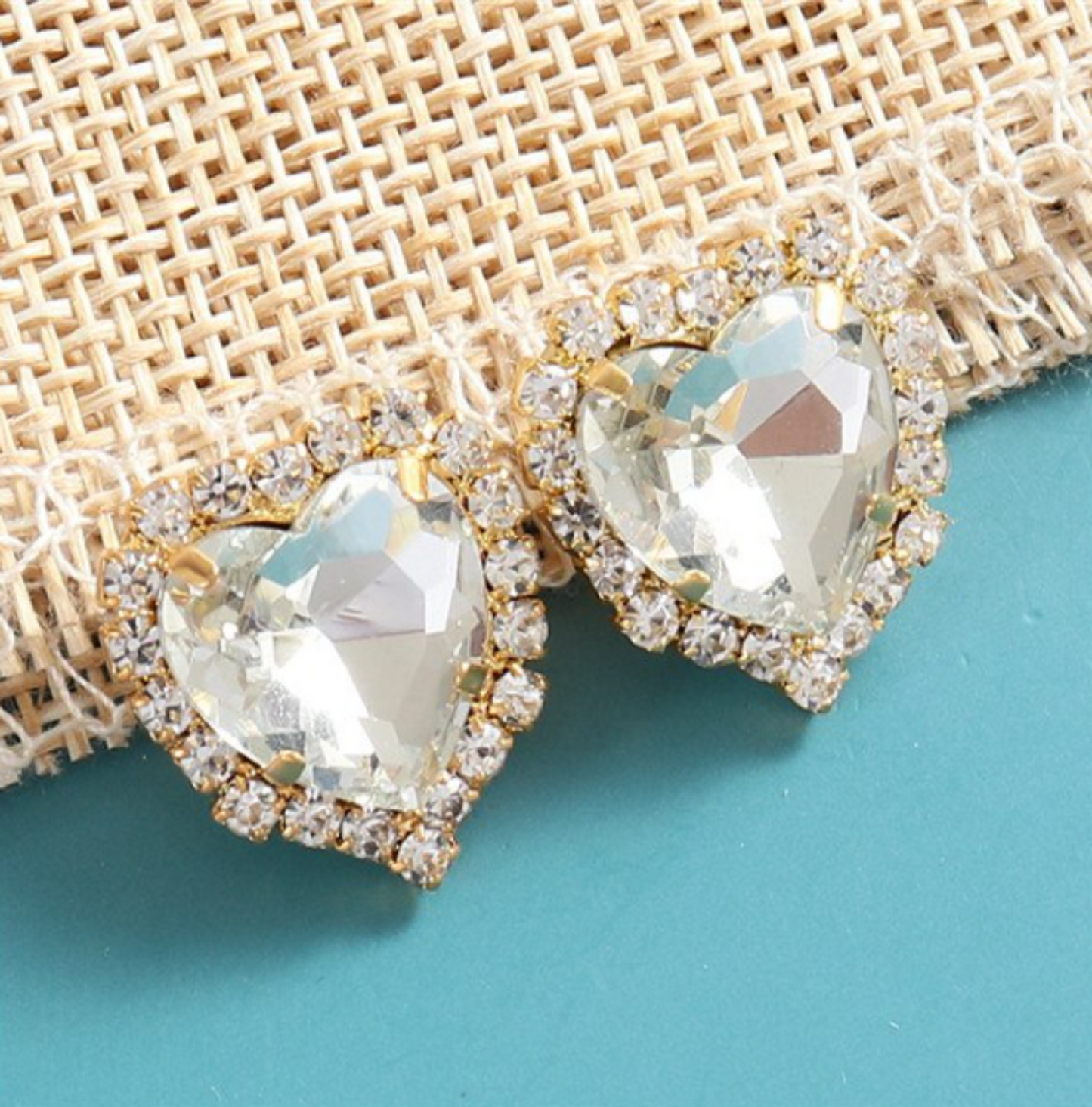 (S17G)   10 Pcs / 14mm / Gold Base Sew On Rhinestone Heart