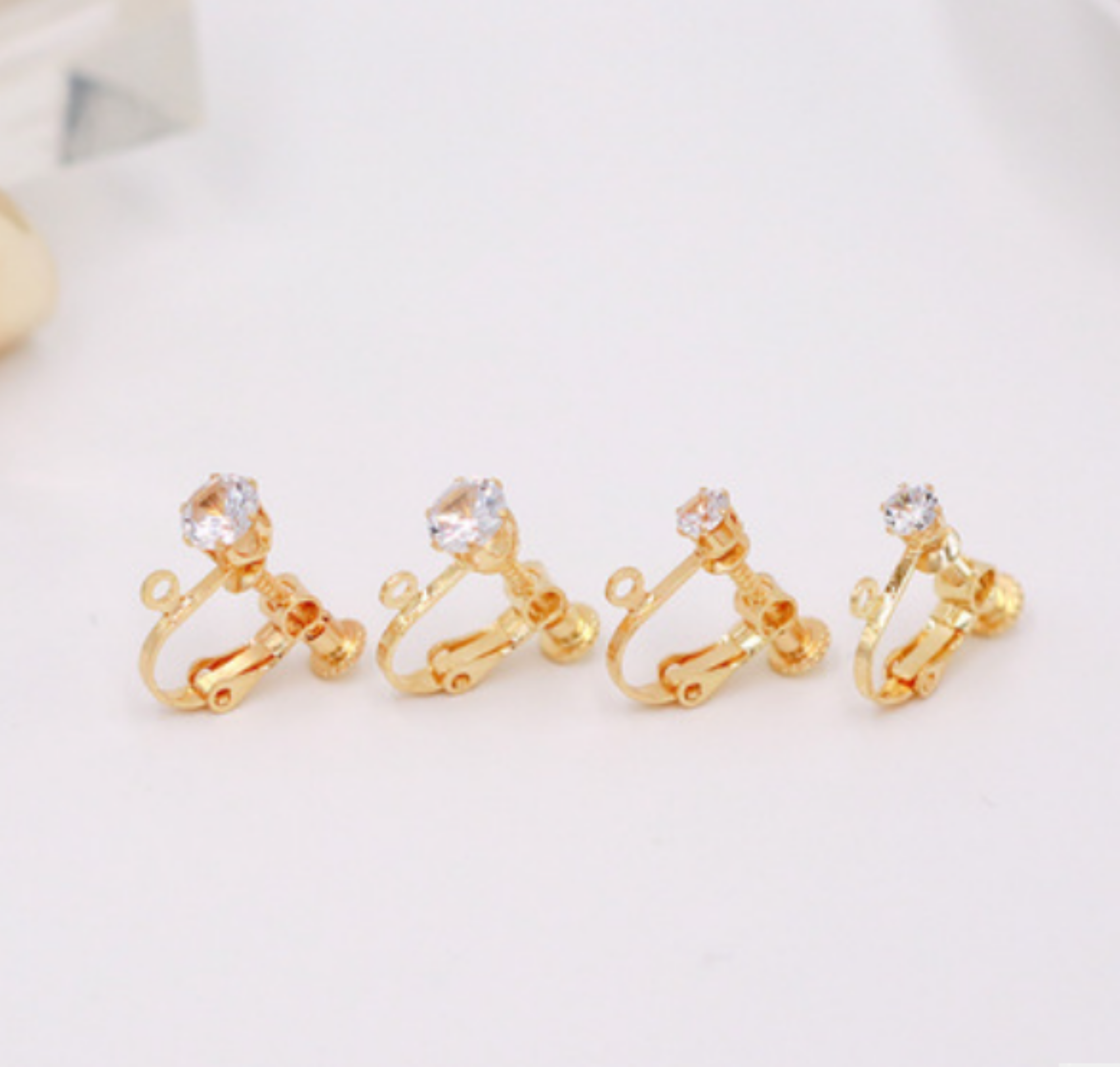 10 pcs / 4mm / Gold Plated Screw Back Crystal Earrings Hoop   EK34 (Gold)